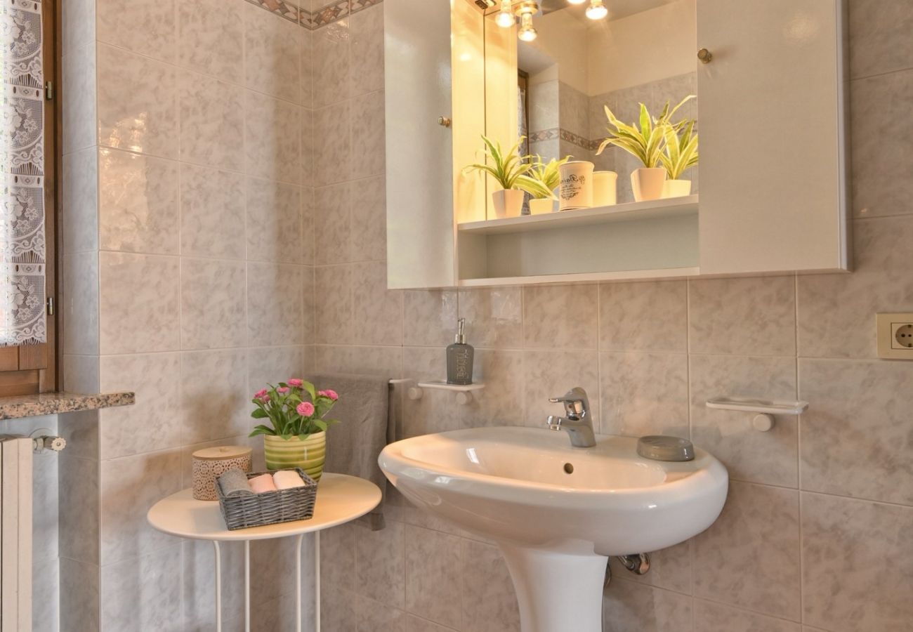 Appartamento a Tignale - Angelica 5 by Theater Home, con giardino recintato e vista lago Appartamento a Tignale - Angelica 5 by Theater Home, con giardino recintato e vista lago