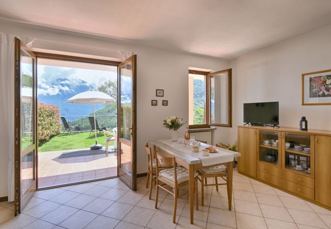 Appartamento a Tignale - Michela 4 - Theater Home, con giardino privato e vista lago Appartamento a Tignale - Michela 4 - Theater Home, con giardino privato e vista lago