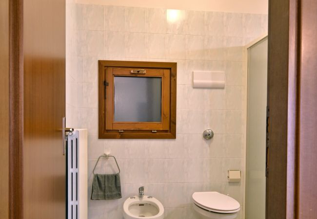 Appartamento a Tignale - Michela 4 - Theater Home, con giardino privato e vista lago Appartamento a Tignale - Michela 4 - Theater Home, con giardino privato e vista lago