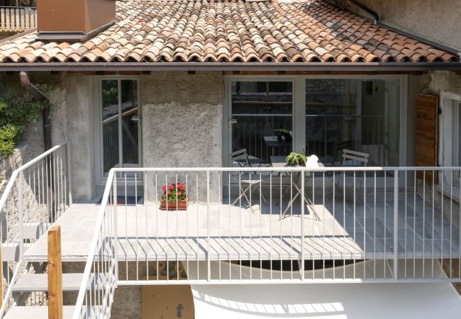 Appartamento a Tignale - La Corte - Finil Theater Home, arredato con gusto e con vista lago Appartamento a Tignale - La Corte - Finil Theater Home, arredato con gusto e con vista lago