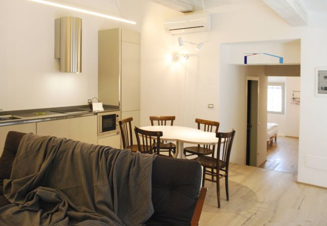 Appartamento a Tignale - La Corte - Finil Theater Home, arredato con gusto e con vista lago Appartamento a Tignale - La Corte - Finil Theater Home, arredato con gusto e con vista lago