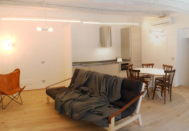 Appartamento a Tignale - La Corte - Finil Theater Home, arredato con gusto e con vista lago Appartamento a Tignale - La Corte - Finil Theater Home, arredato con gusto e con vista lago