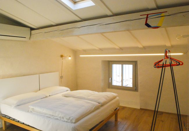 Appartamento a Tignale - La Corte - Finil Theater Home, arredato con gusto e con vista lago Appartamento a Tignale - La Corte - Finil Theater Home, arredato con gusto e con vista lago