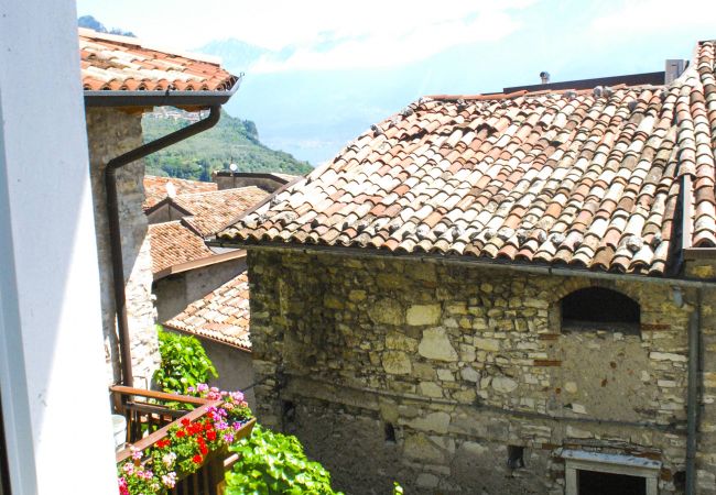 Appartamento a Tignale - La Corte - Finil Theater Home, arredato con gusto e con vista lago Appartamento a Tignale - La Corte - Finil Theater Home, arredato con gusto e con vista lago