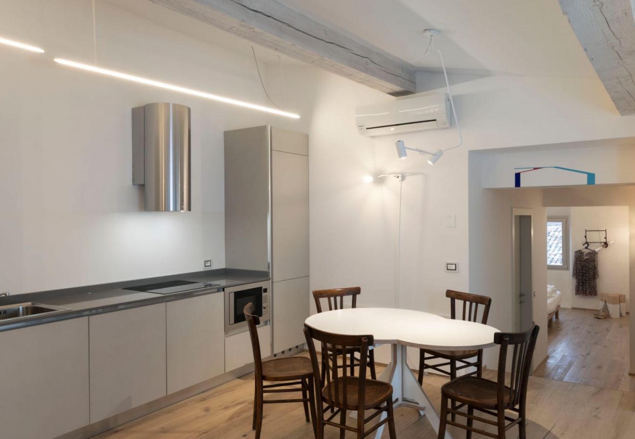 Appartamento a Tignale - La Corte - Finil Theater Home, arredato con gusto e con vista lago Appartamento a Tignale - La Corte - Finil Theater Home, arredato con gusto e con vista lago