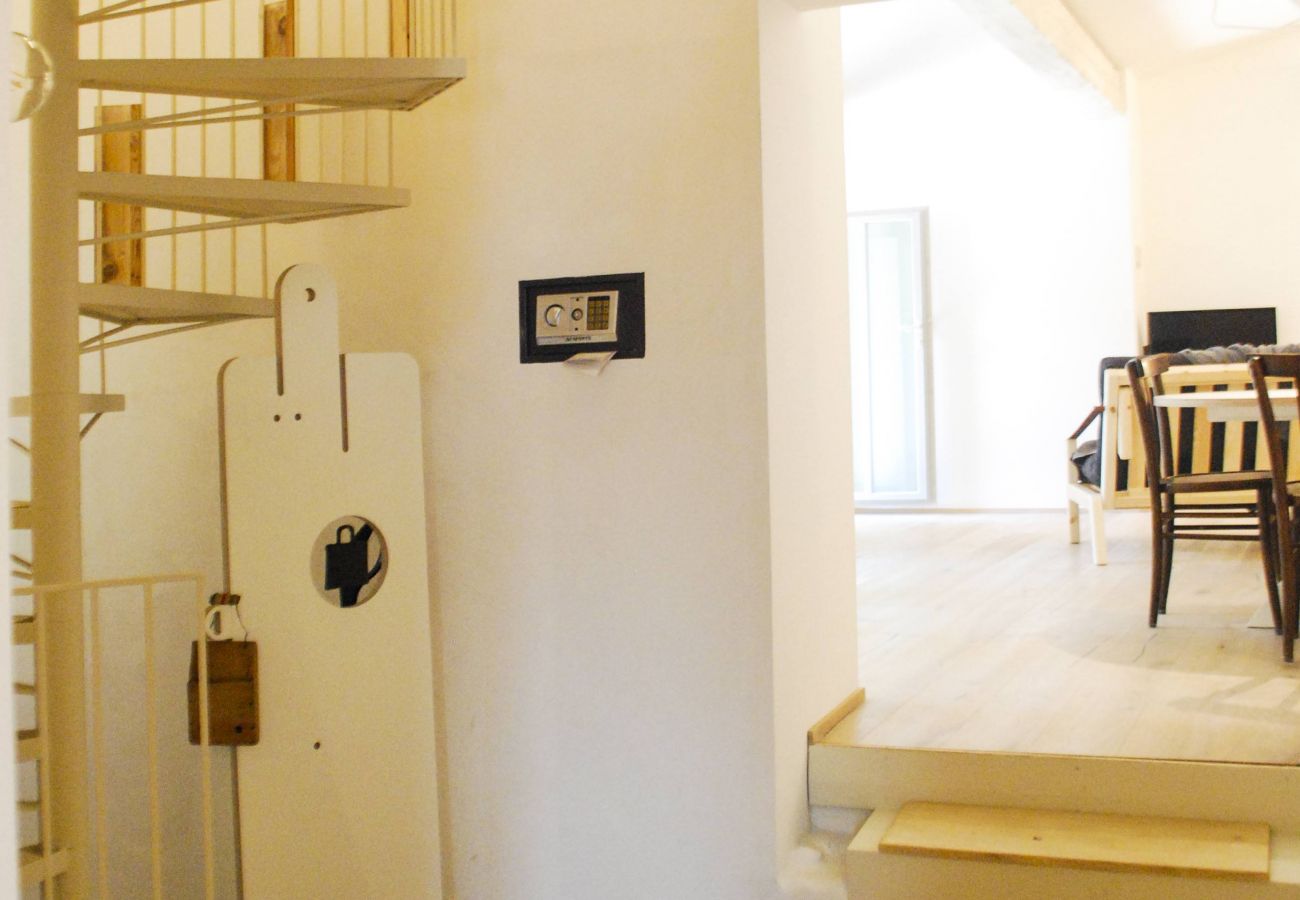 Appartamento a Tignale - La Corte - Finil Theater Home, arredato con gusto e con vista lago Appartamento a Tignale - La Corte - Finil Theater Home, arredato con gusto e con vista lago