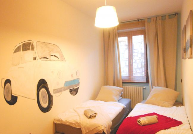 Appartamento a Tignale - Tosca - Theater Home, con vista panoramica e due posti auto Appartamento a Tignale - Tosca - Theater Home, con vista panoramica e due posti auto