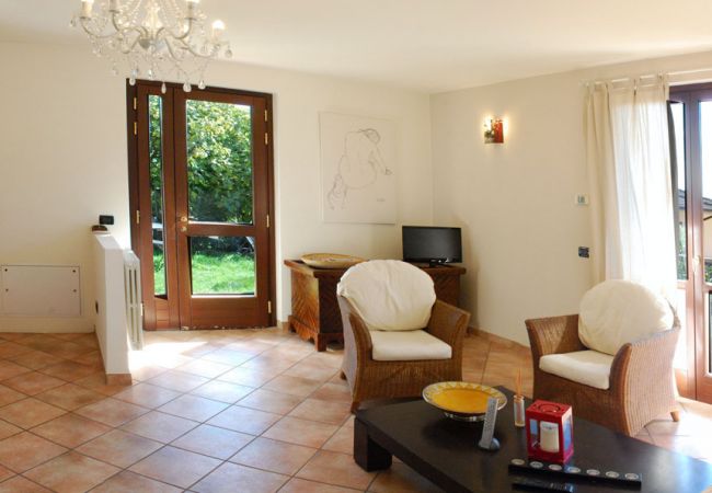 Appartamento a Tignale - Tosca - Theater Home, con vista panoramica e due posti auto Appartamento a Tignale - Tosca - Theater Home, con vista panoramica e due posti auto