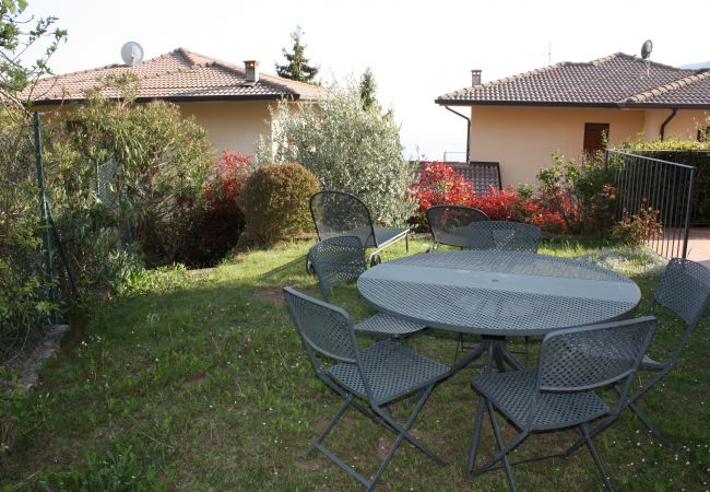 Appartamento a Tignale - Tosca - Theater Home, con vista panoramica e due posti auto Appartamento a Tignale - Tosca - Theater Home, con vista panoramica e due posti auto