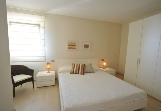 Appartamento a Tignale - Il Fiore - Theater Home, con stupenda vista lago. Appartamento a Tignale - Il Fiore - Theater Home, con stupenda vista lago.