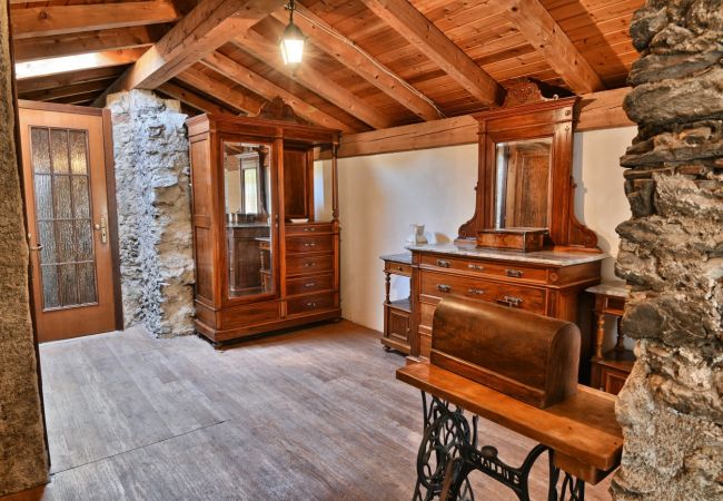 Appartamento a Tignale - Il Melo - Theater Home, con stupenda vista lago Appartamento a Tignale - Il Melo - Theater Home, con stupenda vista lago