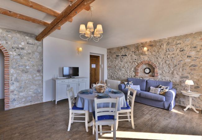 Appartamento a Tignale - Il Melo - Theater Home, con stupenda vista lago Appartamento a Tignale - Il Melo - Theater Home, con stupenda vista lago