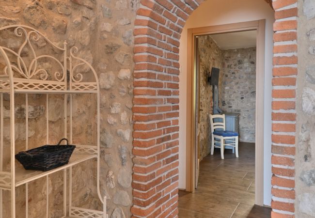 Appartamento a Tignale - Il Melo - Theater Home, con stupenda vista lago Appartamento a Tignale - Il Melo - Theater Home, con stupenda vista lago