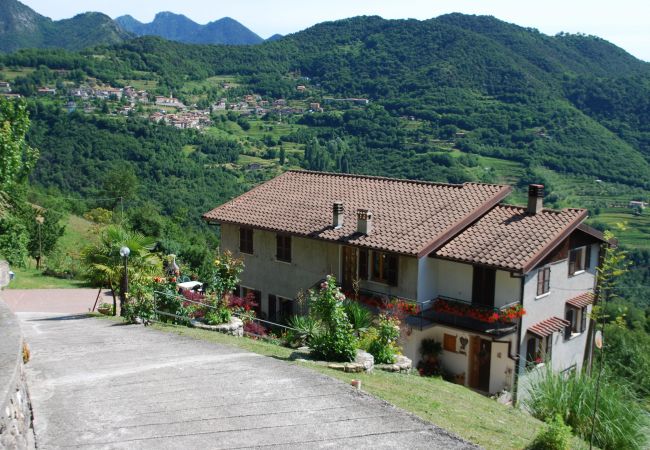 Appartamento a Tignale - Rustico Massimo - Theater Home, con vista panoramica Appartamento a Tignale - Rustico Massimo - Theater Home, con vista panoramica