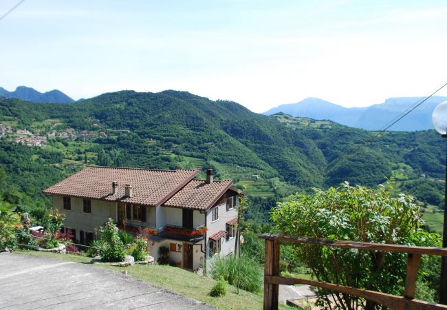 Appartamento a Tignale - Rustico Massimo - Theater Home, con vista panoramica Appartamento a Tignale - Rustico Massimo - Theater Home, con vista panoramica