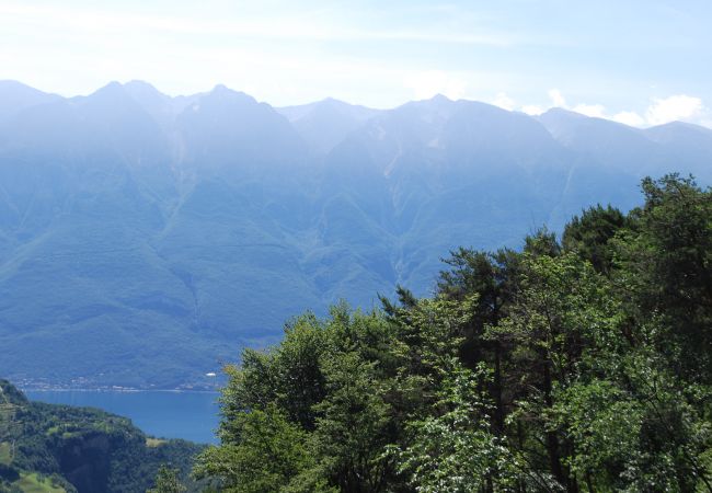 Appartamento a Tignale - Rustico Massimo - Theater Home, con vista panoramica Appartamento a Tignale - Rustico Massimo - Theater Home, con vista panoramica