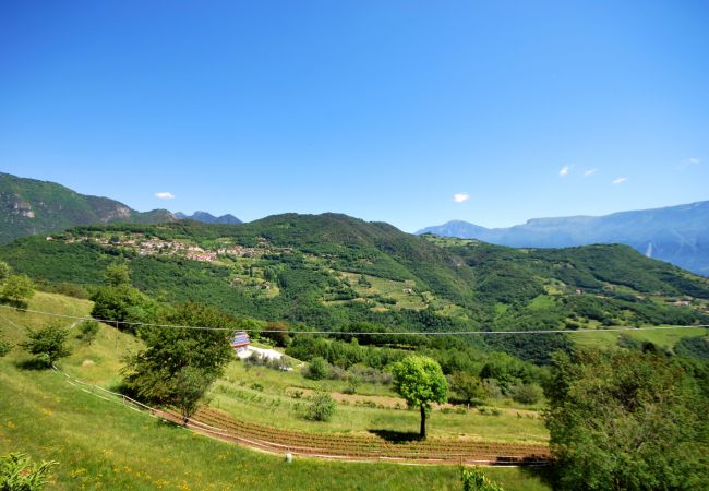Appartamento a Tignale - Rustico Massimo - Theater Home, con vista panoramica Appartamento a Tignale - Rustico Massimo - Theater Home, con vista panoramica