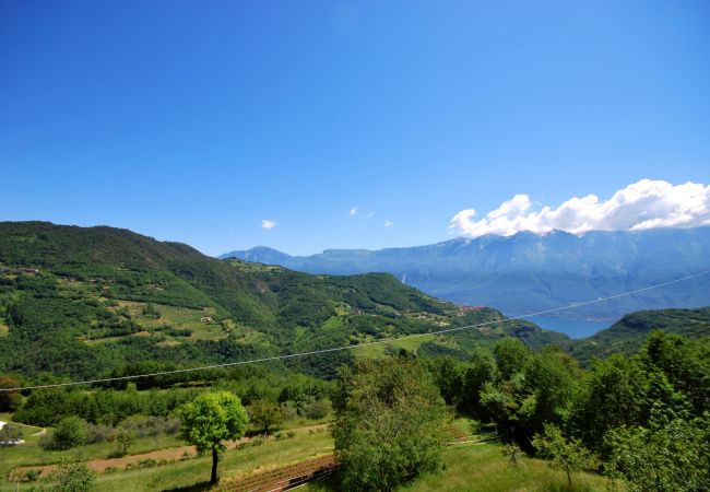Appartamento a Tignale - Rustico Massimo - Theater Home, con vista panoramica Appartamento a Tignale - Rustico Massimo - Theater Home, con vista panoramica