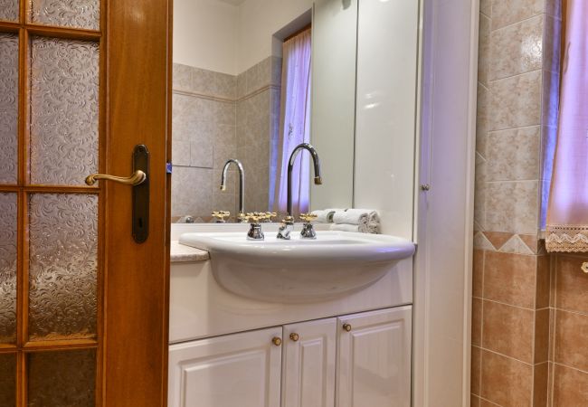 Appartamento a Tignale - Rustico Massimo - Theater Home, con vista panoramica Appartamento a Tignale - Rustico Massimo - Theater Home, con vista panoramica