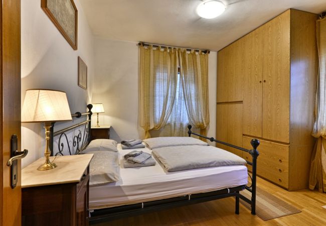 Appartamento a Tignale - Rustico Massimo - Theater Home, con vista panoramica Appartamento a Tignale - Rustico Massimo - Theater Home, con vista panoramica