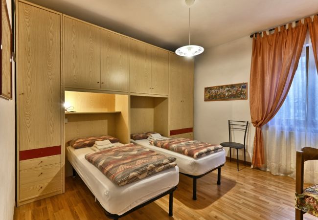 Appartamento a Tignale - Rustico Massimo - Theater Home, con vista panoramica Appartamento a Tignale - Rustico Massimo - Theater Home, con vista panoramica