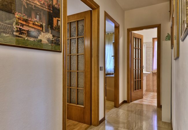 Appartamento a Tignale - Rustico Massimo - Theater Home, con vista panoramica Appartamento a Tignale - Rustico Massimo - Theater Home, con vista panoramica