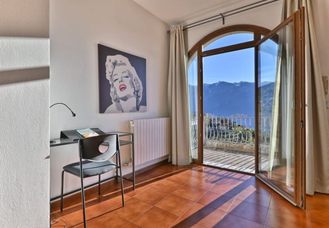 Appartamento a Tignale - Armonia - Theater Home, con due posti auto e bellissima vista lag Appartamento a Tignale - Armonia - Theater Home, con due posti auto e bellissima vista lag