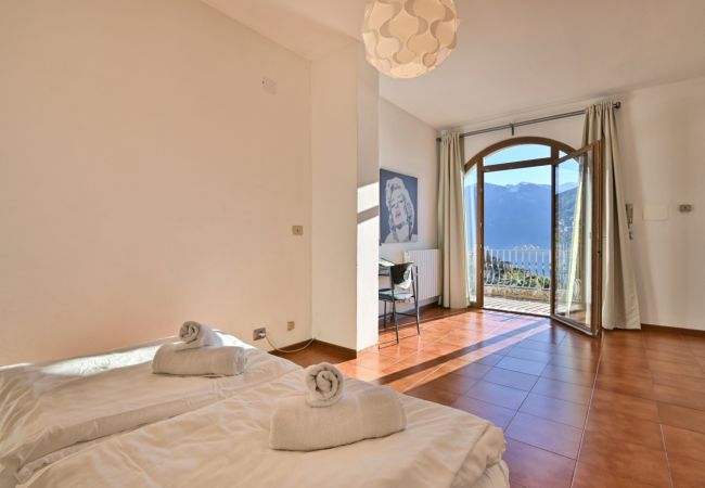 Appartamento a Tignale - Armonia - Theater Home, con due posti auto e bellissima vista lag Appartamento a Tignale - Armonia - Theater Home, con due posti auto e bellissima vista lag