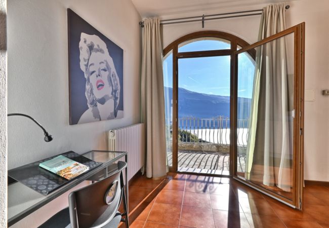 Appartamento a Tignale - Armonia - Theater Home, con due posti auto e bellissima vista lag Appartamento a Tignale - Armonia - Theater Home, con due posti auto e bellissima vista lag