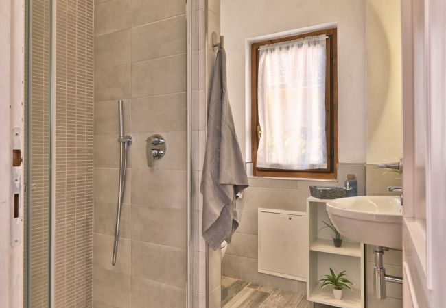 Appartamento a Tignale - Armonia - Theater Home, con due posti auto e bellissima vista lag Appartamento a Tignale - Armonia - Theater Home, con due posti auto e bellissima vista lag