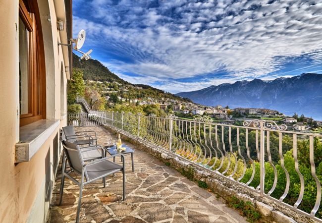 Appartamento a Tignale - Armonia - Theater Home, con due posti auto e bellissima vista lag Appartamento a Tignale - Armonia - Theater Home, con due posti auto e bellissima vista lag