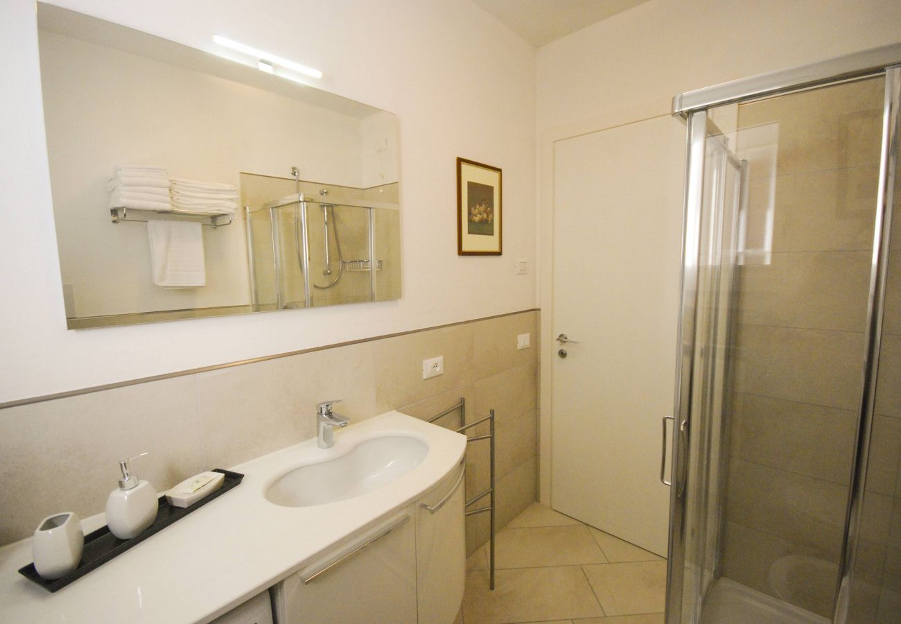 Appartamento a Tignale - Menèk - Theater Home, in centro storico Appartamento a Tignale - Menèk - Theater Home, in centro storico