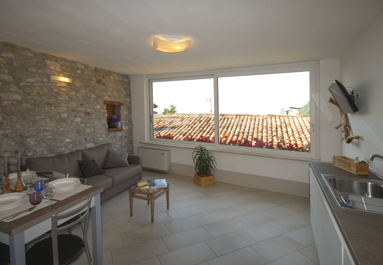 Appartamento a Tignale - Menèk - Theater Home, in centro storico Appartamento a Tignale - Menèk - Theater Home, in centro storico