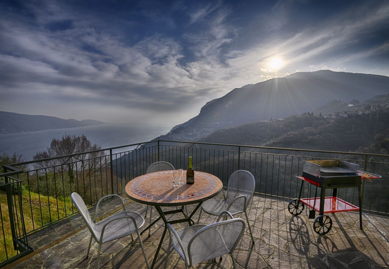 Appartamento a Tignale - Villa Margherita - Theater Home, appartamento con vista lago mozzafiato Appartamento a Tignale - Villa Margherita - Theater Home, appartamento con vista lago mozzafiato