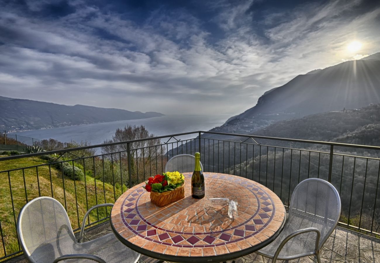 Appartamento a Tignale - Villa Margherita - Theater Home, appartamento con vista lago mozzafiato Appartamento a Tignale - Villa Margherita - Theater Home, appartamento con vista lago mozzafiato