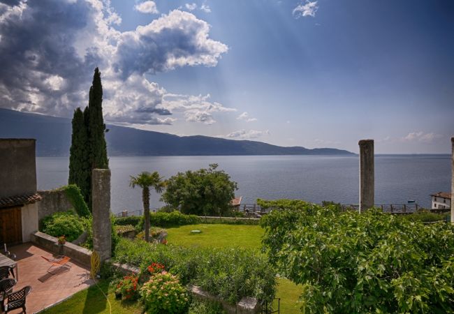Villa a Gargnano - La Limonaia by Theater Home, con bellissima vista lago e piscina Villa a Gargnano - La Limonaia by Theater Home, con bellissima vista lago e piscina