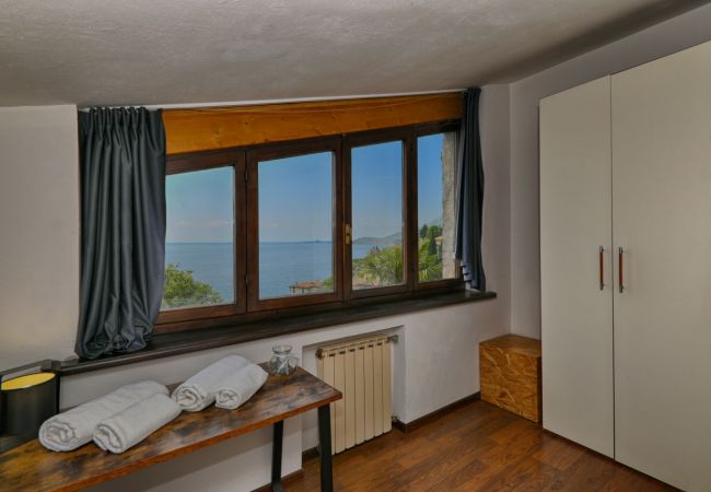 Villa a Gargnano - La Limonaia by Theater Home, con bellissima vista lago e piscina Villa a Gargnano - La Limonaia by Theater Home, con bellissima vista lago e piscina
