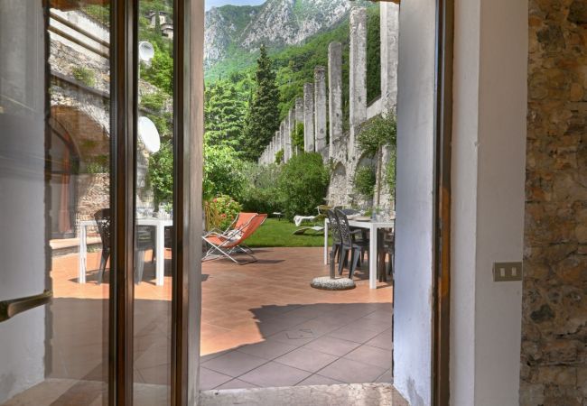 Villa a Gargnano - La Limonaia by Theater Home, con bellissima vista lago e piscina Villa a Gargnano - La Limonaia by Theater Home, con bellissima vista lago e piscina