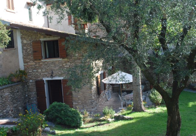 Appartamento a Toscolano-Maderno - Rustico Cecina by Theater Home, con ampio giardino recintato Appartamento a Toscolano-Maderno - Rustico Cecina by Theater Home, con ampio giardino recintato