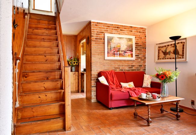 Appartamento a Toscolano-Maderno - Rustico Cecina by Theater Home, con ampio giardino recintato Appartamento a Toscolano-Maderno - Rustico Cecina by Theater Home, con ampio giardino recintato