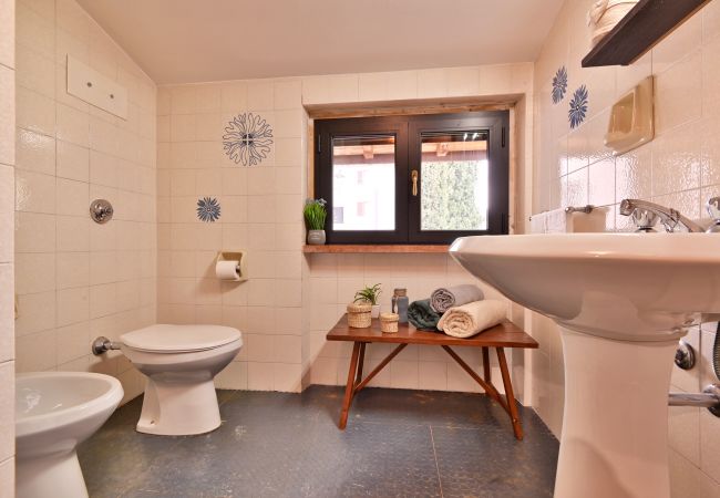 Appartamento a Toscolano-Maderno - Rustico Cecina by Theater Home, con ampio giardino recintato Appartamento a Toscolano-Maderno - Rustico Cecina by Theater Home, con ampio giardino recintato