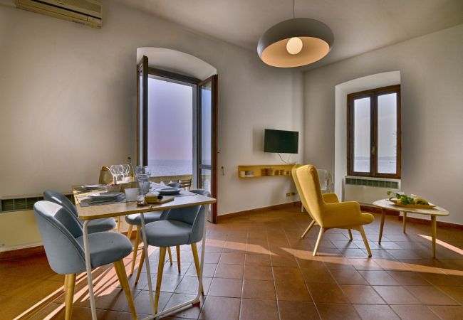 Appartamento a Toscolano-Maderno - Marierose by Theater Home, direttamente a lago  Appartamento a Toscolano-Maderno - Marierose by Theater Home, direttamente a lago