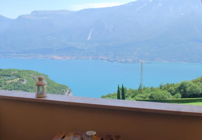 Appartamento a Tignale - Nadia - Theater Home, con giardino e stupenda vista lago Appartamento a Tignale - Nadia - Theater Home, con giardino e stupenda vista lago