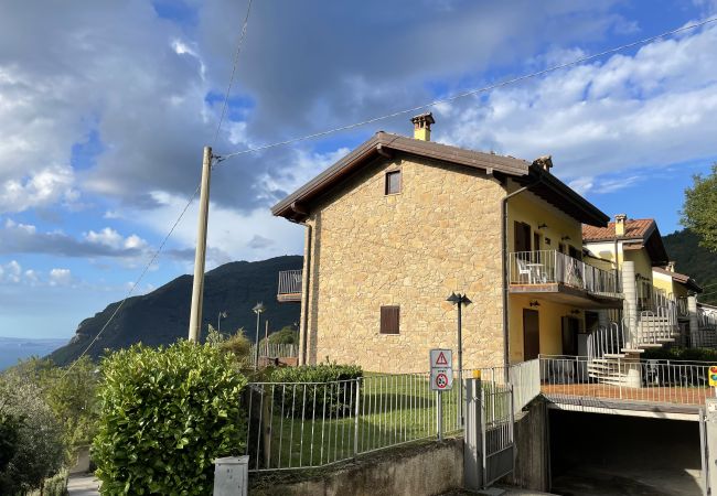 Appartamento a Tignale - Flair - Theater Home, con piscina e stupenda vista lago Appartamento a Tignale - Flair - Theater Home, con piscina e stupenda vista lago