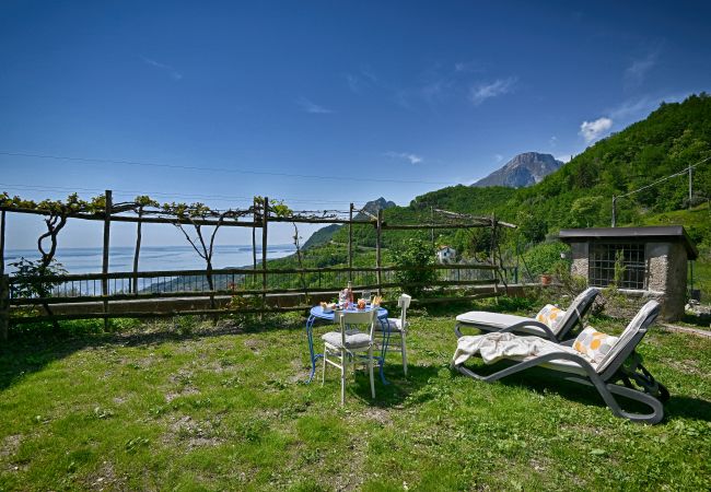 Casa a Gargnano - Al Pos by Theater Home, con meravigliosa vista lago Casa a Gargnano - Al Pos by Theater Home, con meravigliosa vista lago