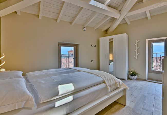 Appartamento a Tignale - Luna - Theater Home, in centro storico Appartamento a Tignale - Luna - Theater Home, in centro storico