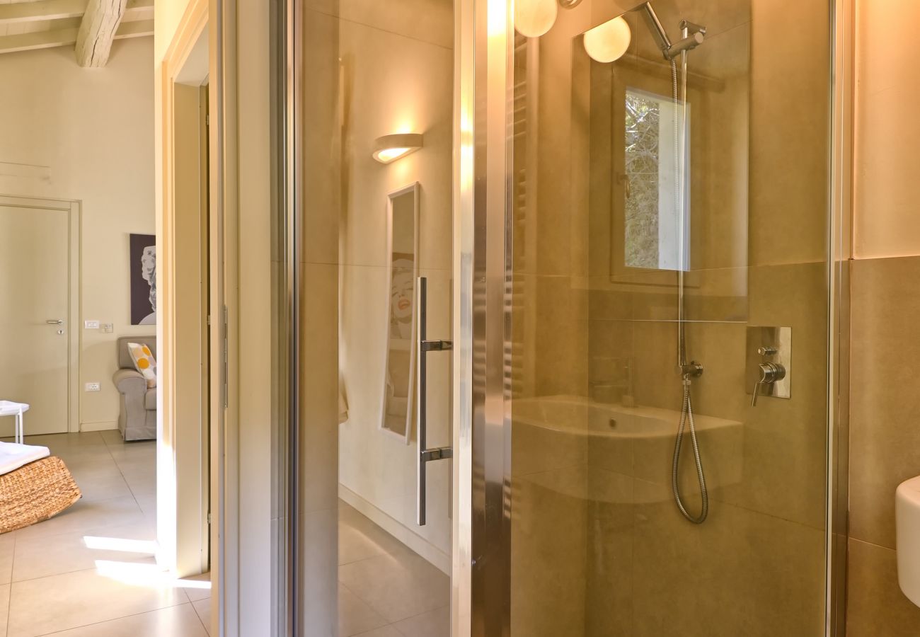 Appartamento a Tignale - Appartamento Billy by Theater Home - con parziale vista lago e garage Appartamento a Tignale - Appartamento Billy by Theater Home - con parziale vista lago e garage