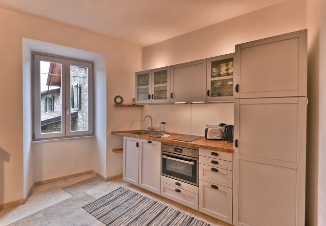 Appartamento a Gargnano - Casa Greta by Theater Home - nel centro storico di Muslone Appartamento a Gargnano - Casa Greta by Theater Home - nel centro storico di Muslone