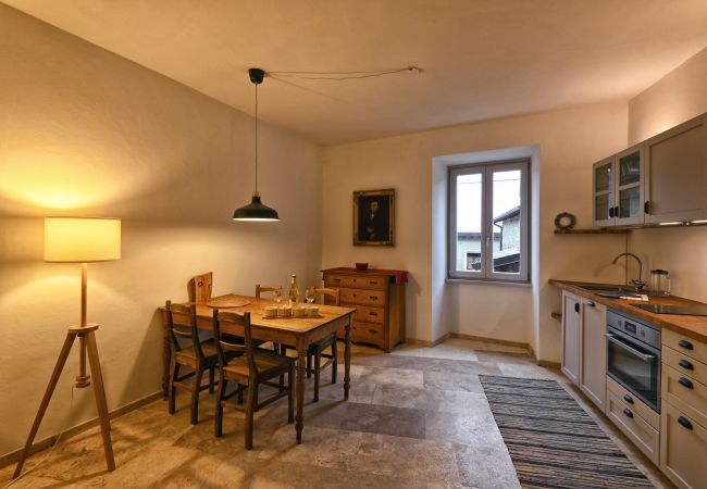 Appartamento a Gargnano - Casa Greta by Theater Home - nel centro storico di Muslone Appartamento a Gargnano - Casa Greta by Theater Home - nel centro storico di Muslone