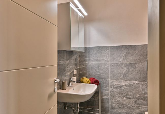 Appartamento a Gargnano - Casa Greta by Theater Home - nel centro storico di Muslone Appartamento a Gargnano - Casa Greta by Theater Home - nel centro storico di Muslone